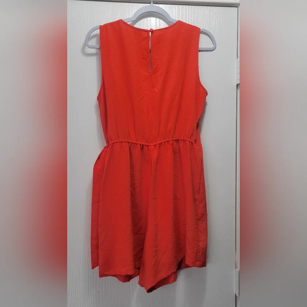 EMMA & MICHELE Sleeveless V-neck Coral Romper Size M EUC - Picture 3 of 7